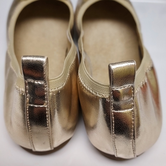 ✨️ Kenneth Cole Reaction light gold flats Girls 5.5 Women's 7.5 - Picture 2 of 6